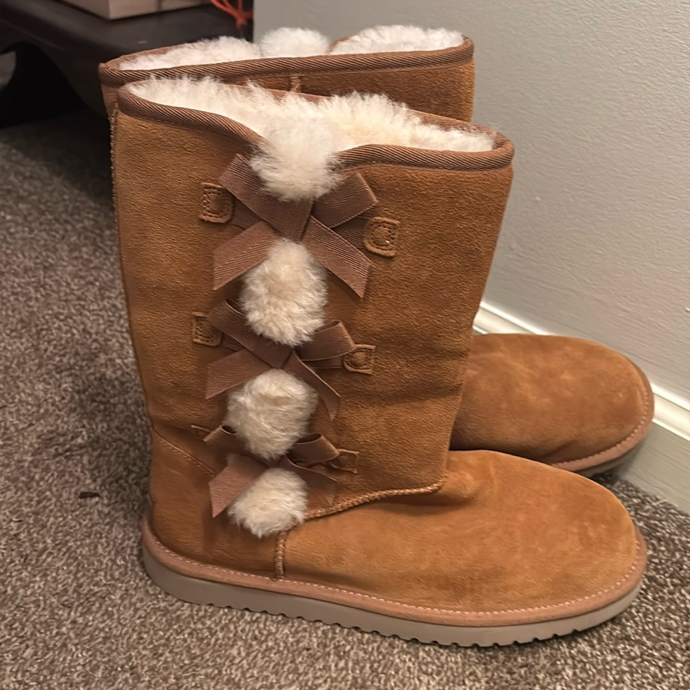KOOLABURRA BY UGG suede boots with bow detail, size 11, never worn.